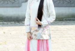 女配在豪门吃瓜书包网