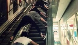 电梯网红吃瓜事件,揭秘背后真相与网络舆论风暴